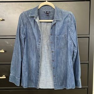 Gap boyfriend denim button up shirt